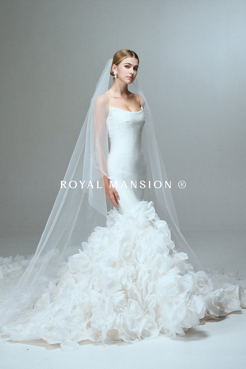 2026法式高訂-靜白花影.緞面立體花瓣魚尾禮服 ROYAL MANSION 蘿亞結婚精品