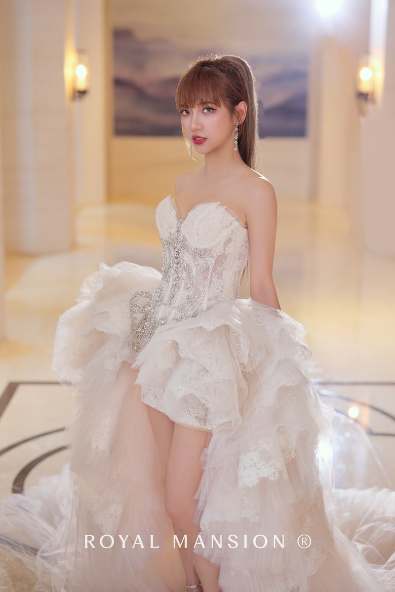 前短後長珠鑽馬甲白色婚紗與大拖尾|ROYAL MANSION 蘿亞結婚精品