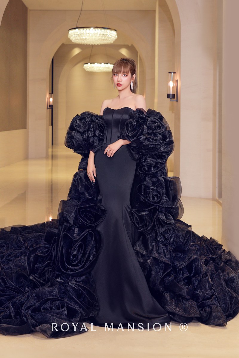 黑色桃心領魚尾婚紗與立體黑玫瑰拖尾|ROYAL MANSION 蘿亞結婚精品